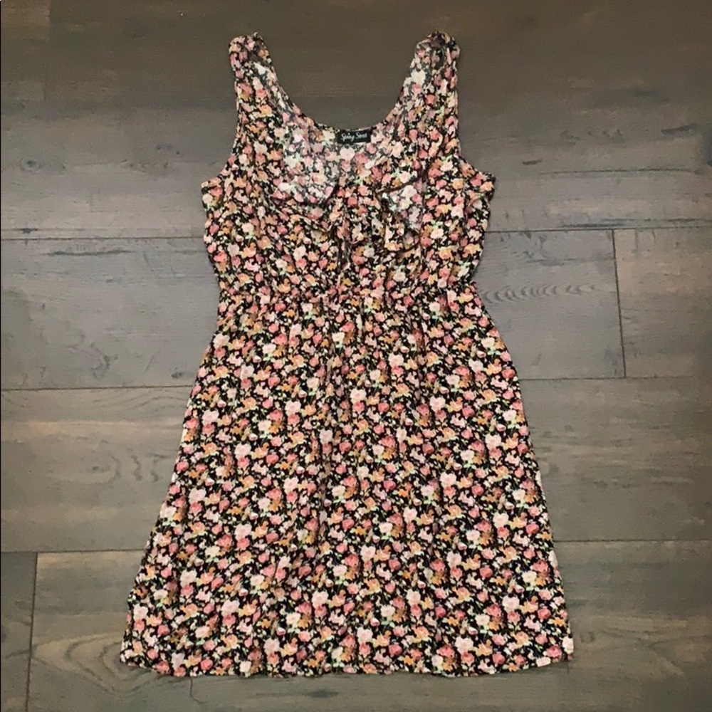 Floral dress, one layer of ruffle in the front